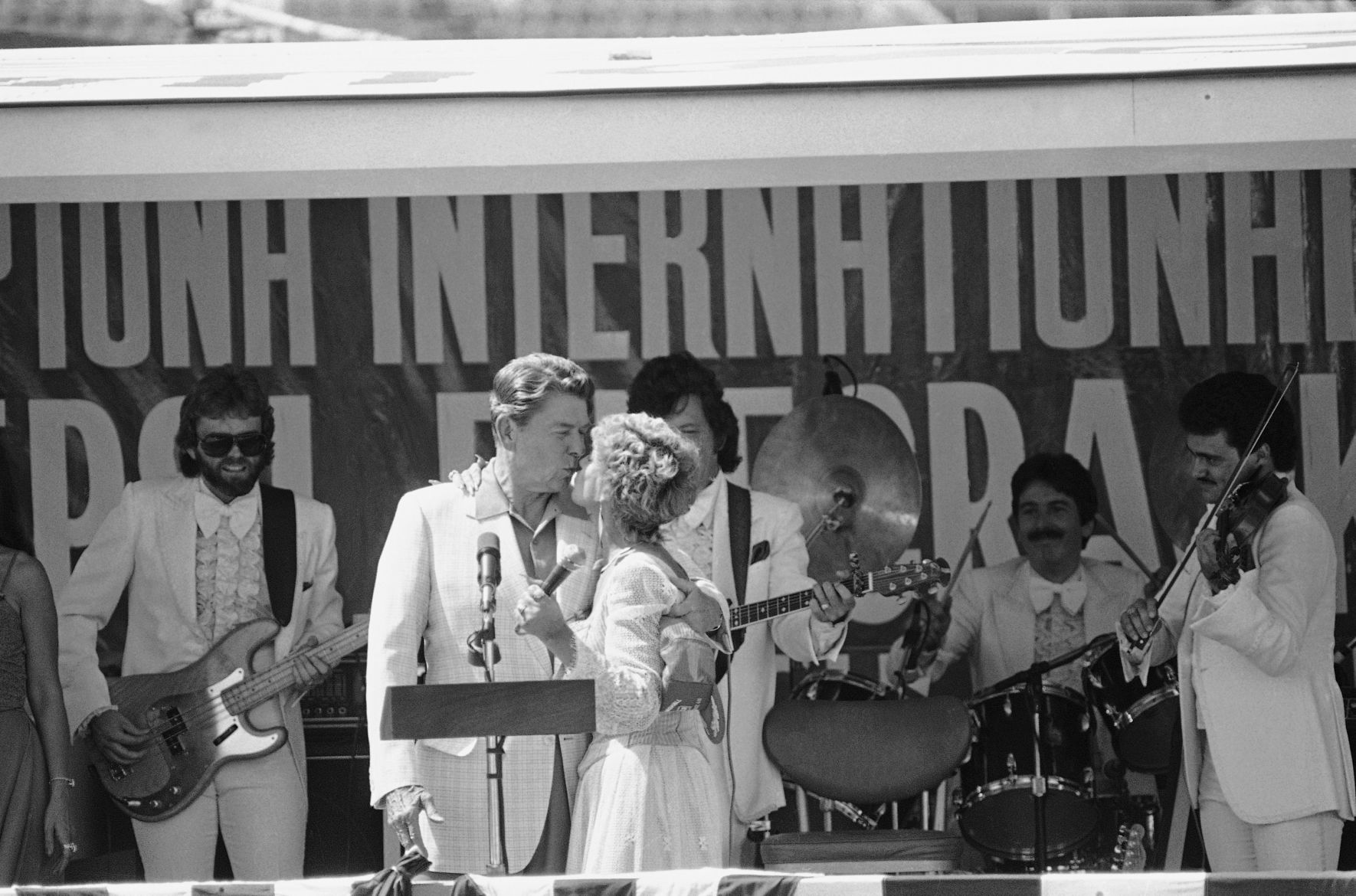 1984: Ronald Reagan, Tammy Wynette